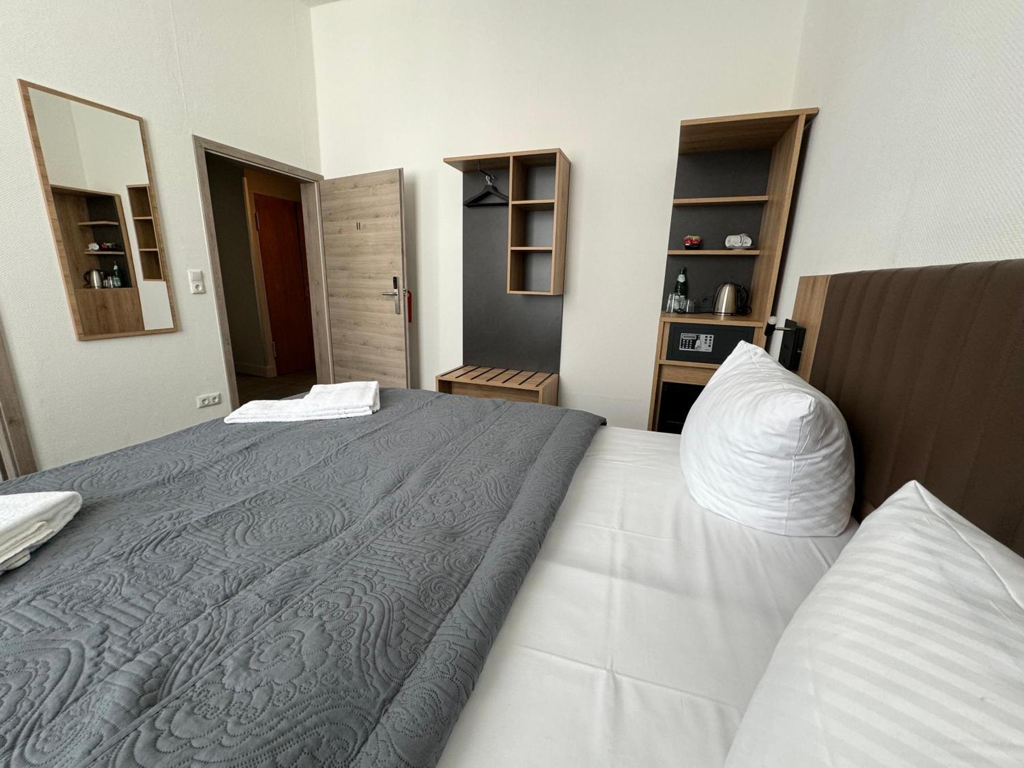Hotel Bregenz Berlin Bagian luar foto